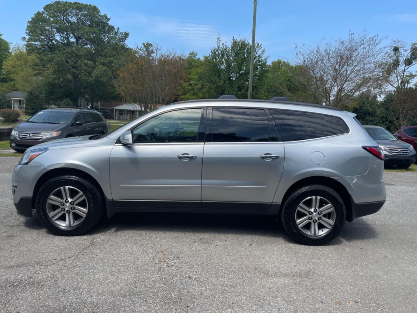 2017 SILVER /GRAY Chevrolet Traverse (1GNKRHKD8HJ) , located at 5103 Dorchester Rd., Charleston, SC, 29418-5607, (843) 767-1122, 36.245171, -115.228050 - Clean and Spacious Interior with Bose Stereo CD/AUX/Sat/Bluetooth, OnStar, Power Everything (windows, locks, seat, mirrors), Heated Seats, Power Liftgate, All-weather Mats, Rear Climate Control, Middle Captain's Seats, Keyless Entry, Alloy Wheels. Local Trade-in!! 131k miles Located at New Life Aut - Photo#3